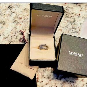 David Yurman Authentic Size 6
Sterling Silver & Pave Diamonds Crossover Ring